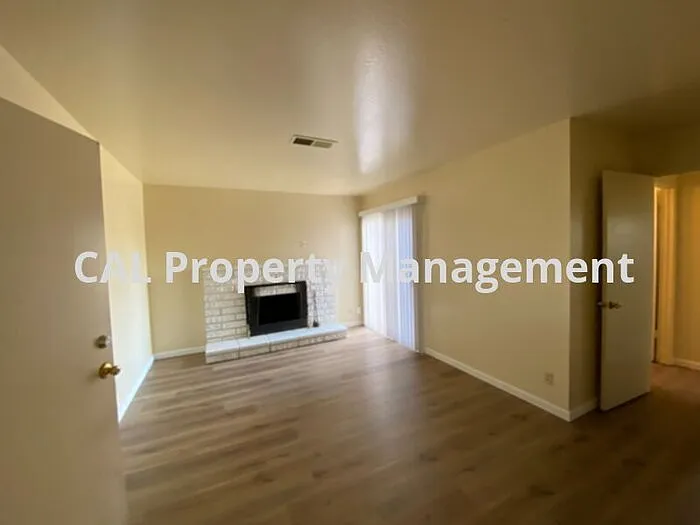 1608 Ukiah Way — Photo 4