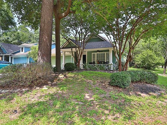 Nice big corner lot gives you more privacy. Just look at the gorgeous trees!