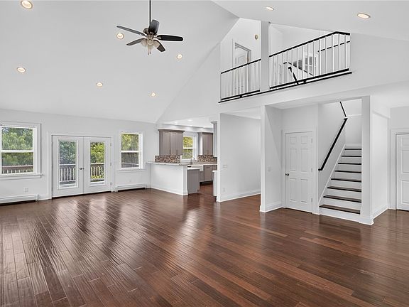 3rd image of 703 Coddington Rd