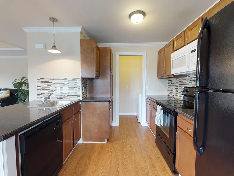 240 Miller Rd #5 — Photo 4