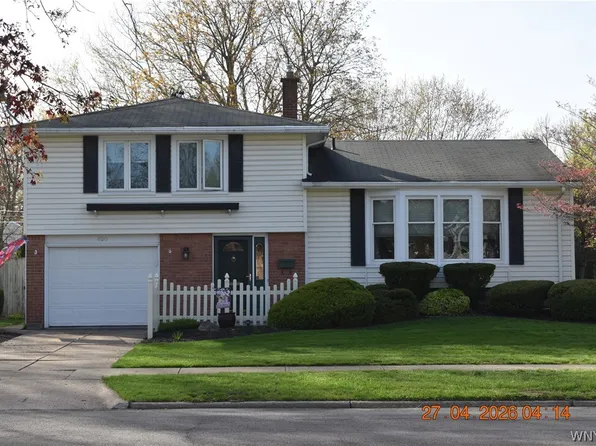828 Sun Valley Dr, North Tonawanda, NY 14120