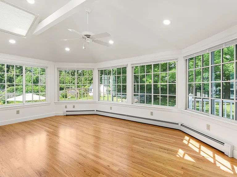 82 Allen Ave — Photo 11