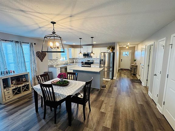 3rd image of 616 Cypress Drive