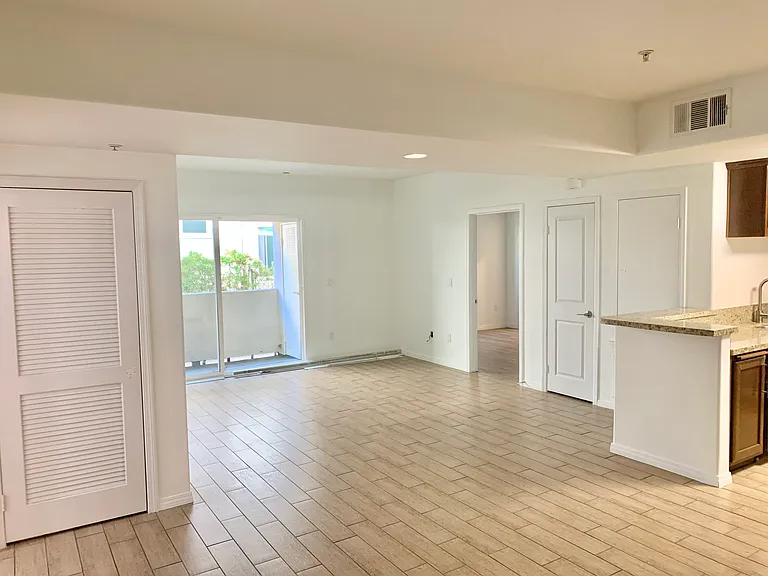 The Watermarque Apartments — Photo 13