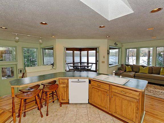 5th image of 33 Circle Dr