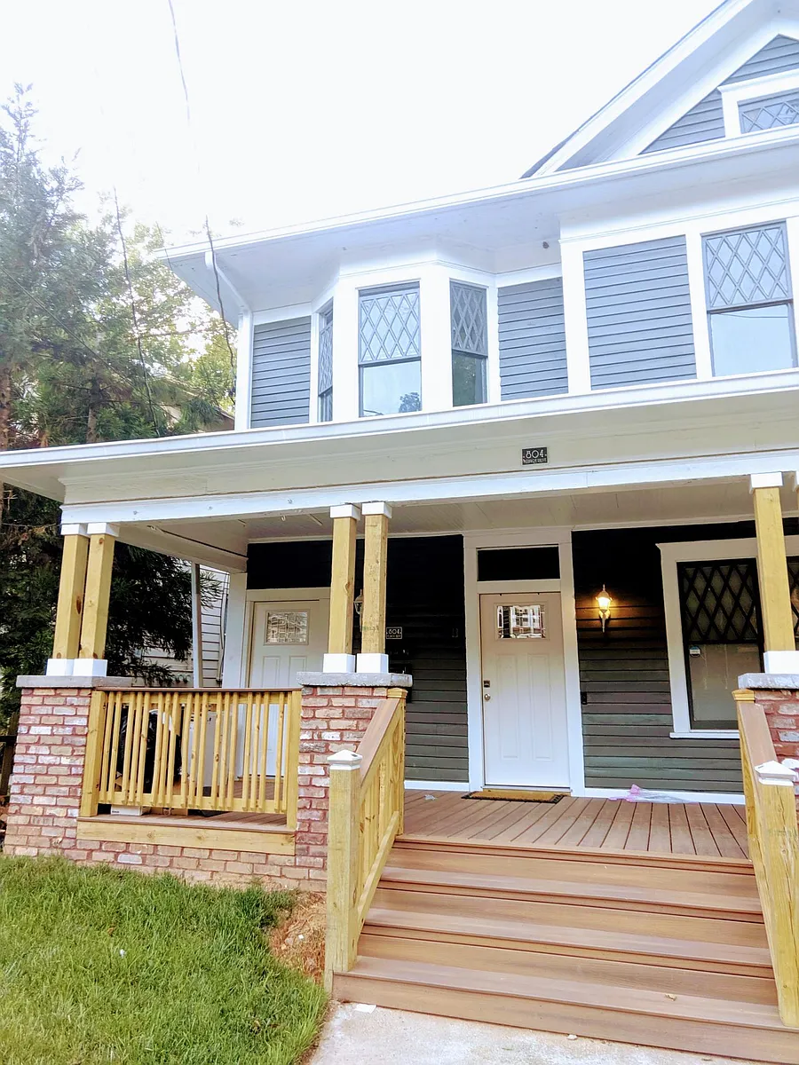 Building Photo - 804 Monroe Dr NE #A