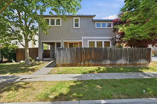 2803 Crested St Photo 1