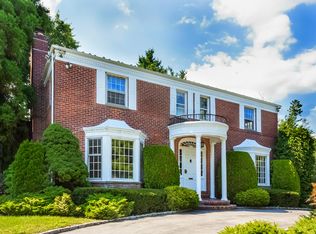 102 Morris Ln S, Scarsdale, NY 10583