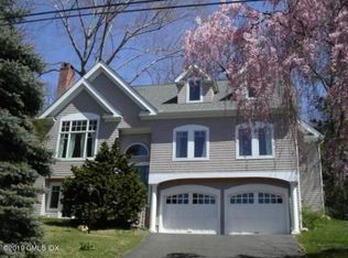 11 Lake Dr, Riverside, CT 06878