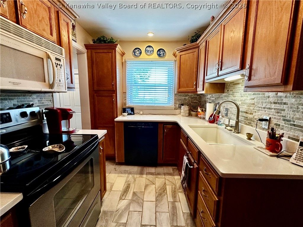 709 Kasick Dr, Saint Albans, WV - More