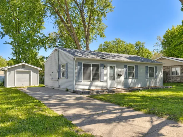 4030 E Seneca Ave, Des Moines, IA 50317