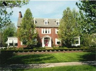 2208 Harcourt Dr, Cleveland Heights, OH 44106
