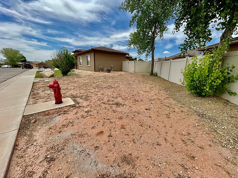 83 N Lee Ln — Photo 18