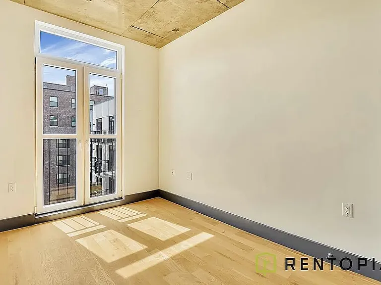 338 Evergreen Ave #402 — Photo 6