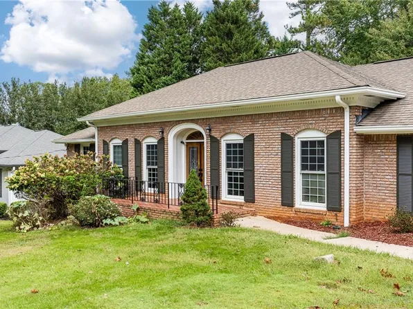 1006 Weldstone Ct, Dunwoody, GA 30350