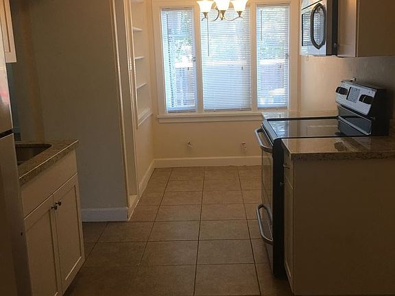 5th image of 670 26th St APT 3