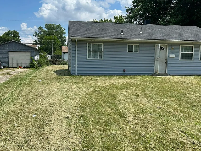 1808 S Gettysburg Ave — Photo 2