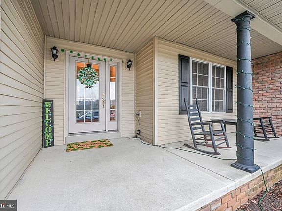 3rd image of 307 Elm Ln