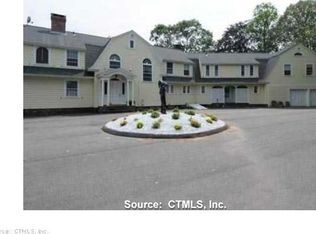 960 Ocean Ave, New London, CT 06320