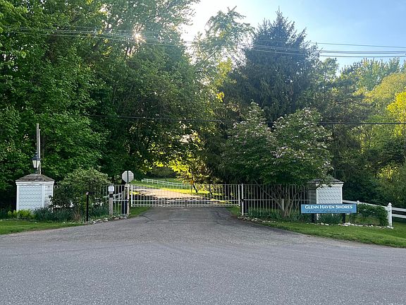 5th image of 1071 Orchard Ave
