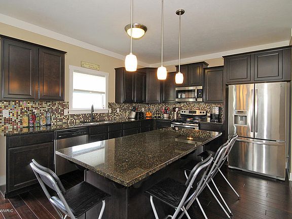5th image of 10113 Canoe Cir