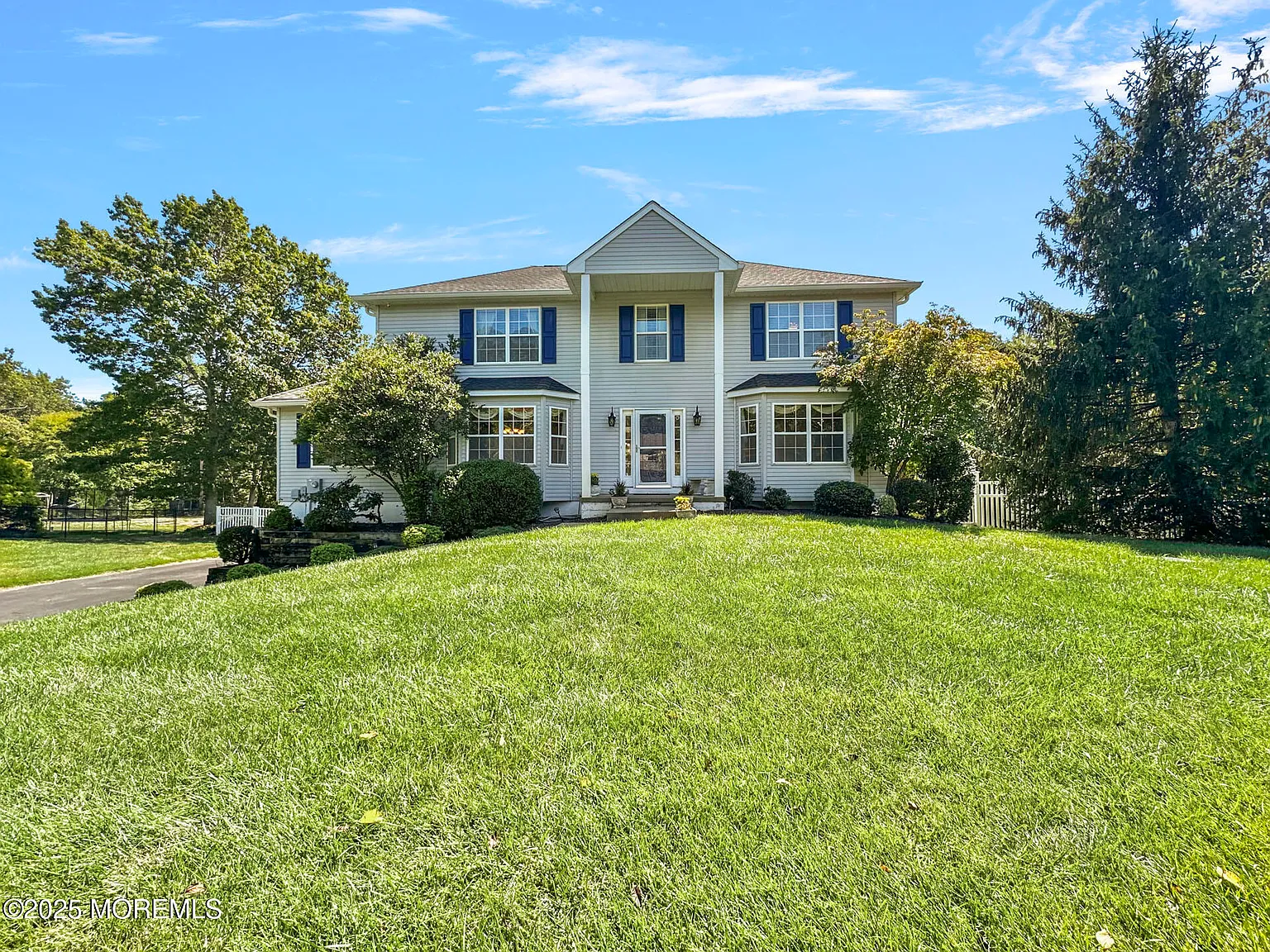 5 Twin Oaks Court photo 1