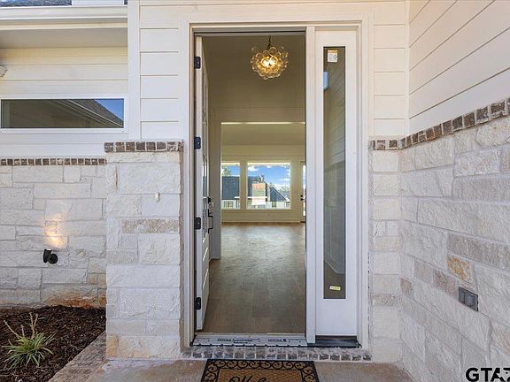 5th image of 17265 Woodcrest Cir