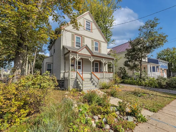 27 Greenwood Ave, Hyde Park, MA 02136