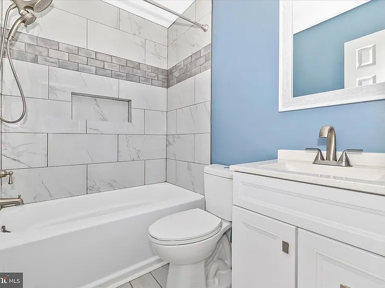 557 Lancaster Pl — Photo 18