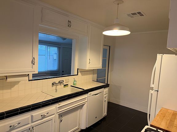 5th image of 125 Lindell Ave
