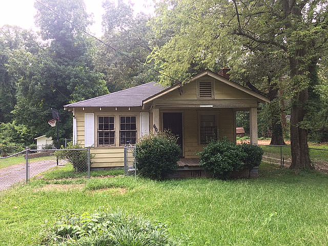 1st image of 608 Charlotte Pl NW