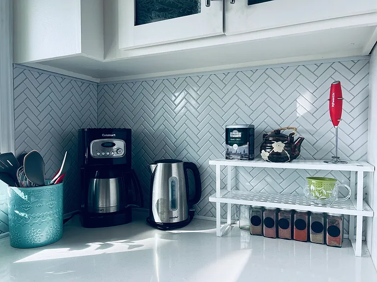 Kitchen equipped with coffee/tea station