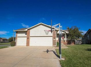 602 E 6th Ave, Cheney, KS 67025