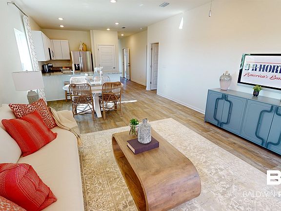 5th image of 7637 Courant Cir