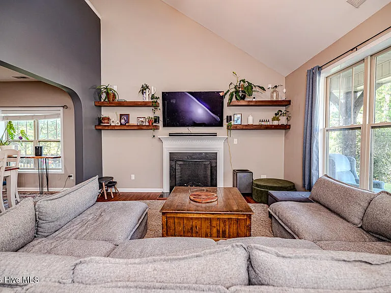 113 Sedgewood Ct — Photo 5