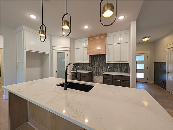 2nd image of 4 Constance Cir
