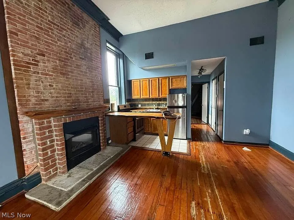 1 bed, 1.0 bath, 900 sqft, $1,100 — Photo 2