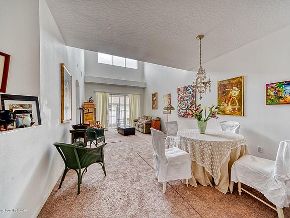 4th image of 304 Espana Ct