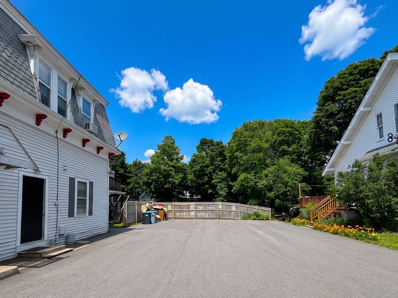 3 bed, 900 sqft, $2,700 — Photo 4