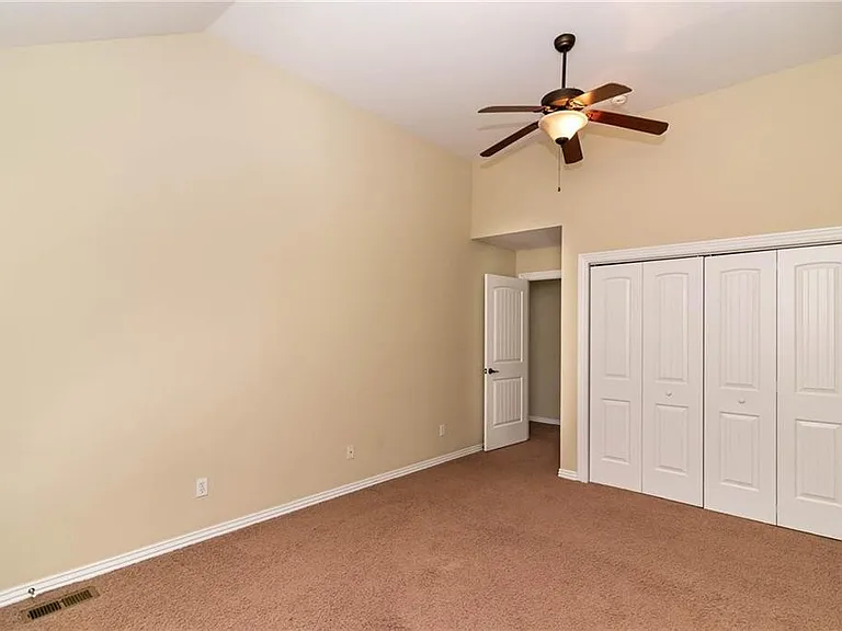 525 N Rupple Rd — Photo 21