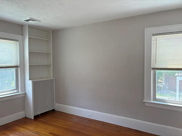 9 Royal Ave — Photo 11