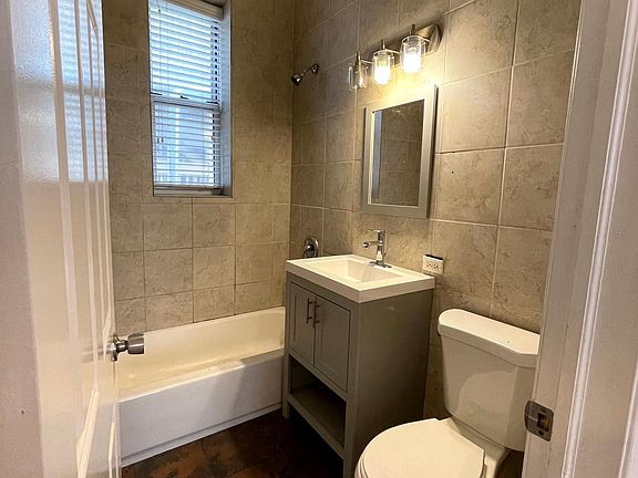 4th image of 2809 W Wabansia Ave Unit 1