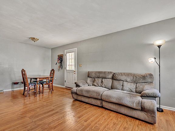 5th image of 4718 Long Acre Dr NE