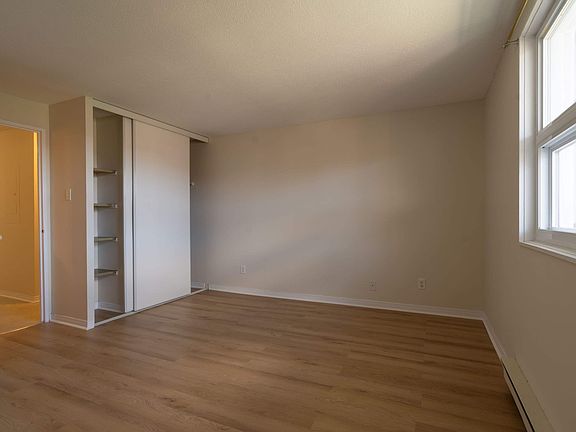 5th image of 283 Maclaren St #1562365