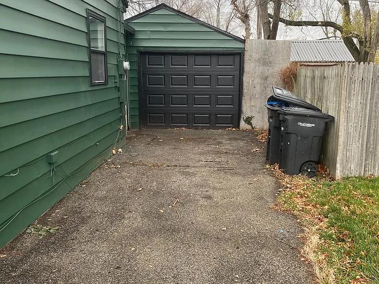 2922 Underwood St — Photo 2