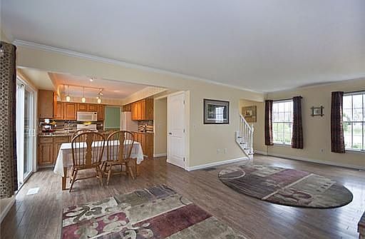 4th image of 300 Burr Oak Dr