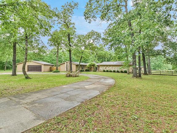 4th image of 23671 Elmwood Dr