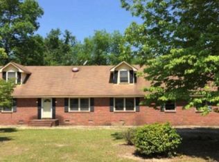 105 Lakeway Dr, Saint Matthews, SC 29135