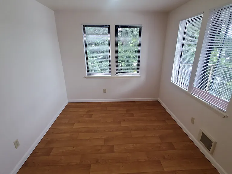 Portage Bay Apartments — Photo 22