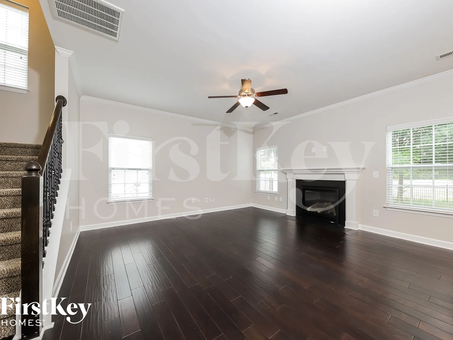 5 bed, 2.5 bath, 2359 sqft, $2,365 — Photo 2